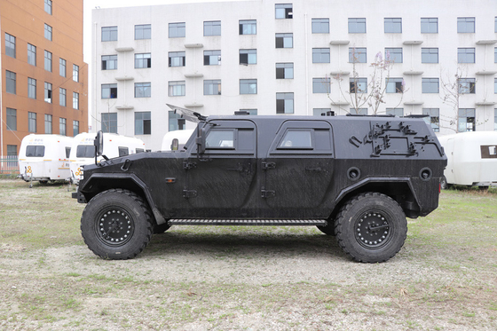 Thân xe chống đạn Custom Off Road Military Vehicle 6 Man Assault Vehicle 4x4