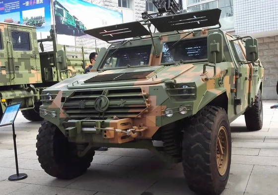 DONGFENG CSK141 Off Road Xe tấn công chống đạn quân sự 10 chỗ 200hp 4x4