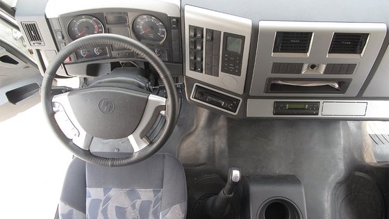 Xe tải hạng nặng Shacman F3000 8x4 Tự đổ Euro 2 Khí thải 380hp 10MT Hệ thống treo thủy lực của cabin