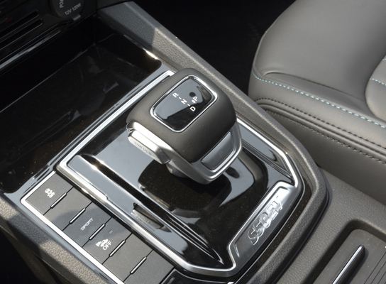 DONGFENG Xe chạy điện thuần EV 5 chỗ NEDC 415KM Động cơ đơn