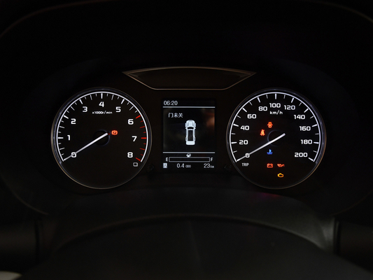 Dẫn động 2 cầu 4 cửa Xe bán tải SUV 5 chỗ 1.8L Xăng Turbo Tốc độ tối đa 160km / h