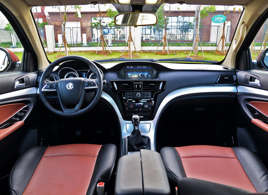 Khí thải Euro 5 Xe bán tải 4 cửa SUV 4x4 Cabin đôi Xe tải vận chuyển hàng hóa hạng nhẹ 150hp