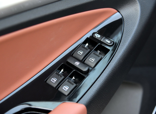 Xe bán tải 4x4 Trung Quốc 218HP Động cơ xăng / xăng 5 chỗ ngồi Xe đôi Cabin chở hàng