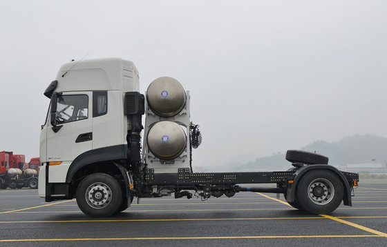 Vận chuyển hàng hóa Máy kéo LNG CNG Máy kéo 500HP Động cơ sức kéo Khối lượng 32,4 tấn