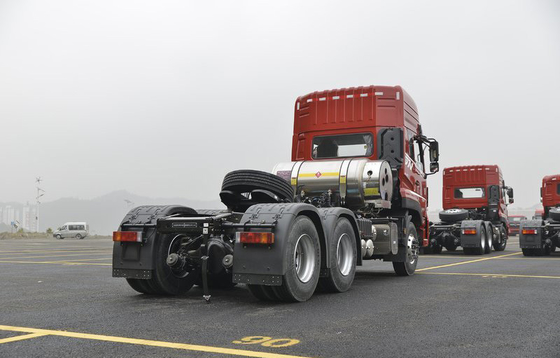 Lực kéo Khối lượng 40 tấn Xe tải vận chuyển LNG 6x4 Máy kéo có trọng lượng dịch chuyển cao