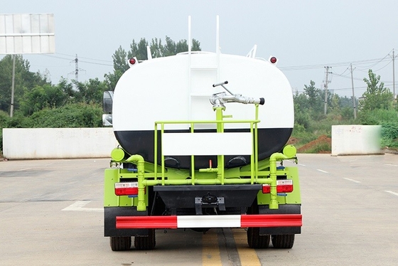 9 Cbm Rắc nước nhẹ Xe tải 4x2 bánh xe chạy bằng động cơ Diesel Tay lái trái