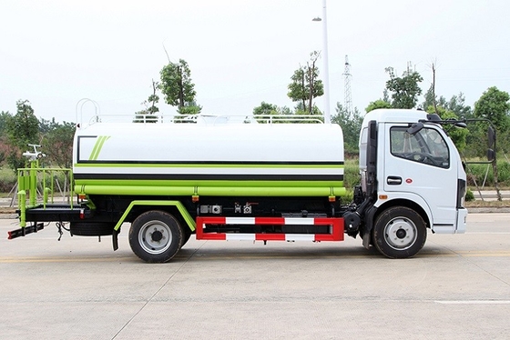 9 Cbm Rắc nước nhẹ Xe tải 4x2 bánh xe chạy bằng động cơ Diesel Tay lái trái