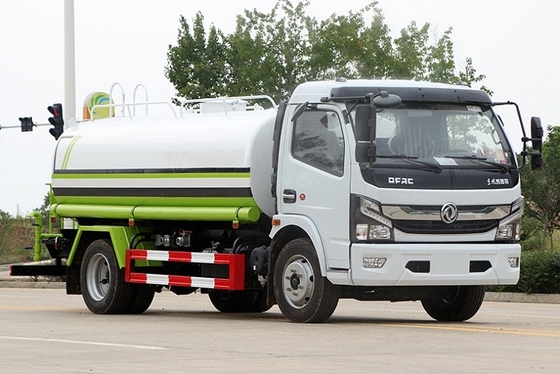 9 Cbm Rắc nước nhẹ Xe tải 4x2 bánh xe chạy bằng động cơ Diesel Tay lái trái