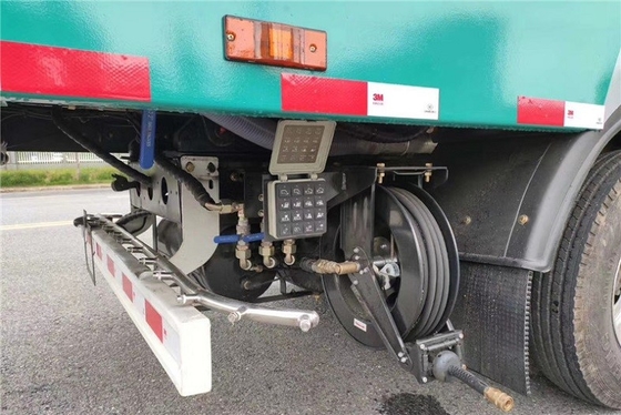 Xe tải vệ sinh thành phố Diesel 4x2 130 HP Chiều dài cơ sở 3300mm Xe tải quét đường phố